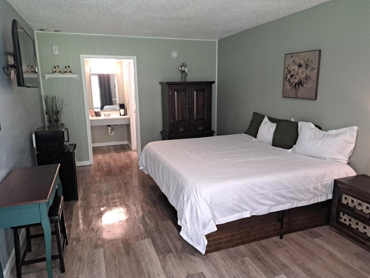 Blue Sky Inn- Complimentary Happy Hour Th-Sun, Veteran Owned, Full Breakfast, Best Green Space, 1 Mile From Blue Ridge, Fire Pit المظهر الخارجي الصورة